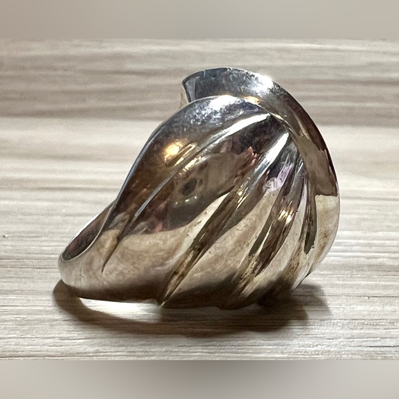 Vintage Heavy Sterling Silver Modernist Smooth Scalloped Dome Ring, Size 6.5 - Picture 5 of 10